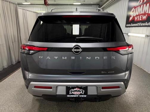 2022 Nissan Pathfinder SL