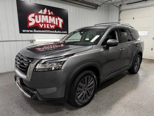 2022 Nissan Pathfinder SL