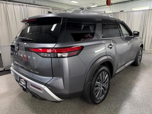 2022 Nissan Pathfinder SL