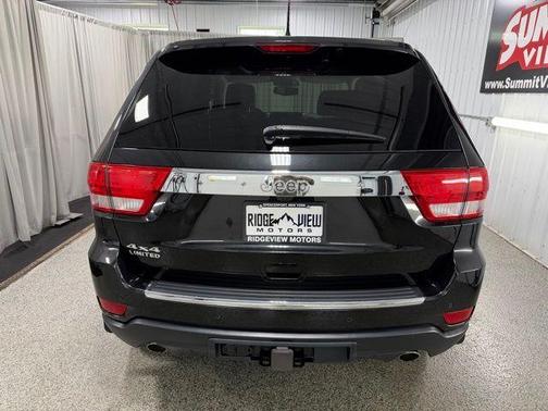 Brilliant Black Crystal Pearl 2013 Jeep Grand Cherokee Limited