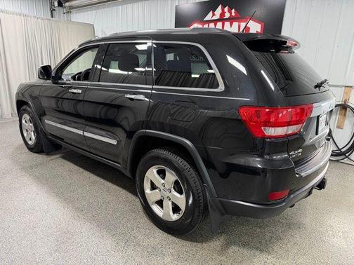 Brilliant Black Crystal Pearl 2013 Jeep Grand Cherokee Limited