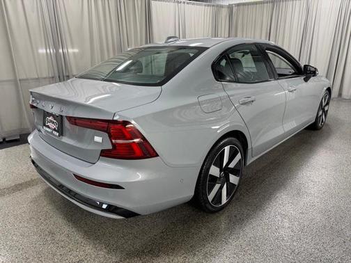 2024 Volvo S60 Recharge Plug-In Hybrid T8 Plus Dark Theme