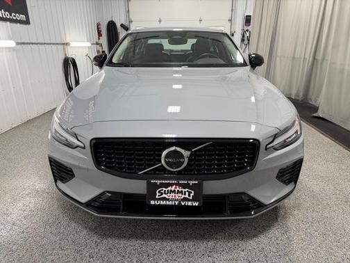 2024 Volvo S60 Recharge Plug-In Hybrid T8 Plus Dark Theme