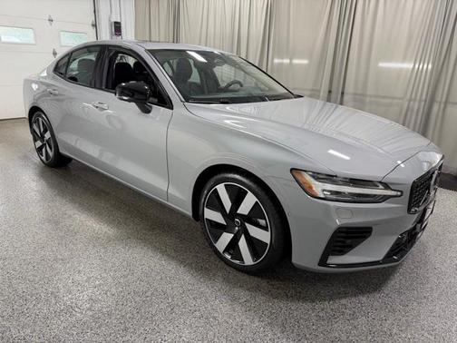 2024 Volvo S60 Recharge Plug-In Hybrid T8 Plus Dark Theme