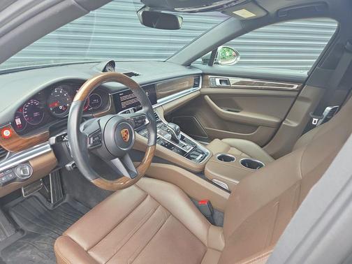 Aventurine Green Metallic 2022 Porsche Panamera 4S