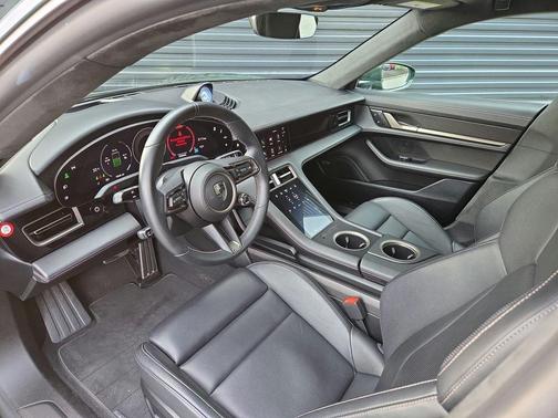 2025 Porsche Taycan Turbo S