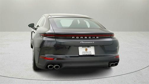 2025 Porsche Panamera 4