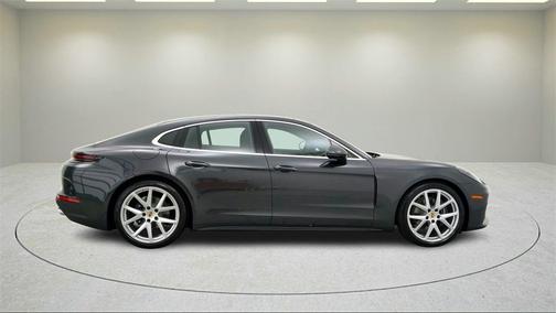 2025 Porsche Panamera 4