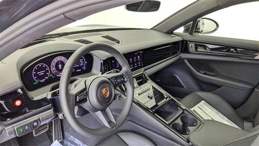 2025 Porsche Panamera 4