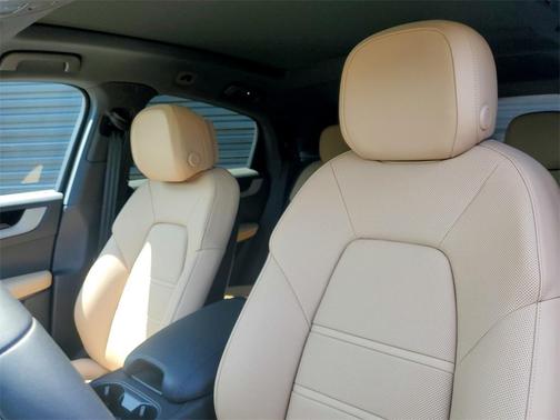 2025 Porsche Cayenne AWD