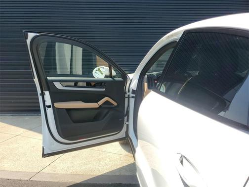 2025 Porsche Cayenne AWD