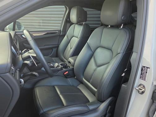 2022 Porsche Macan Base