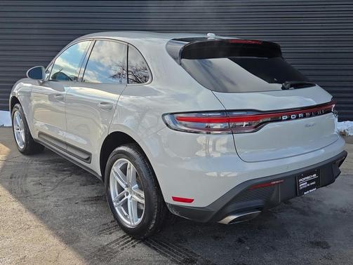 2022 Porsche Macan Base