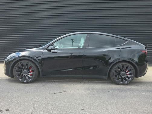 Black 2022 Tesla Model Y Performance