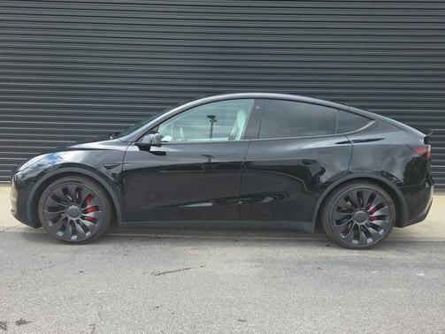 Black 2022 Tesla Model Y Performance