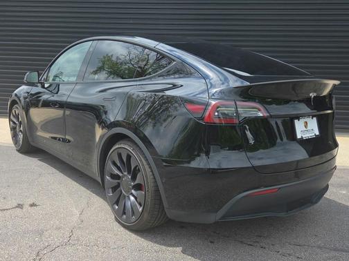 Black 2022 Tesla Model Y Performance