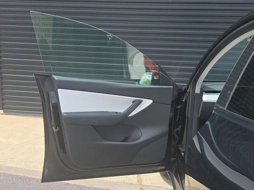 Black 2022 Tesla Model Y Performance