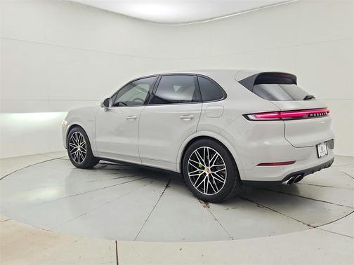 2024 Porsche Cayenne E-Hybrid S