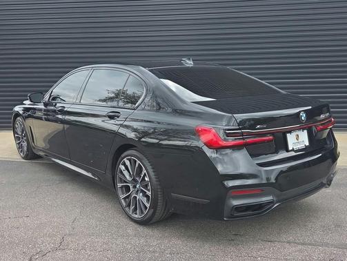 Black Sapphire Metallic 2020 BMW 750 i xDrive