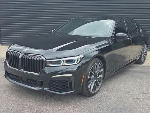 Black Sapphire Metallic 2020 BMW 750 i xDrive