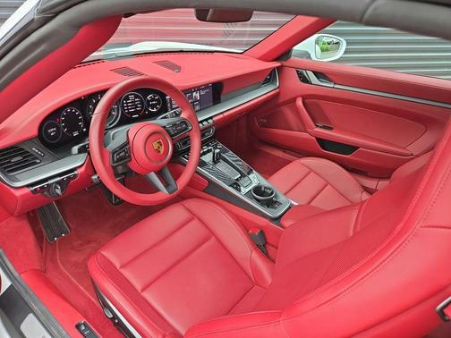Carrara White Metallic 2021 Porsche 911 Carrera 4