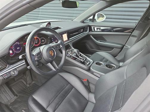 2022 Porsche Panamera 4