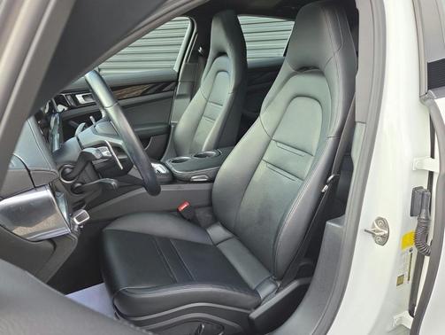 2022 Porsche Panamera 4