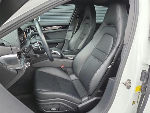 2022 Porsche Panamera 4