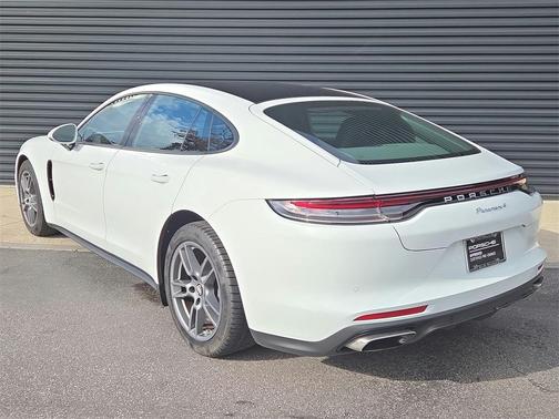 2022 Porsche Panamera 4