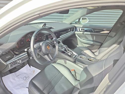 2022 Porsche Panamera 4