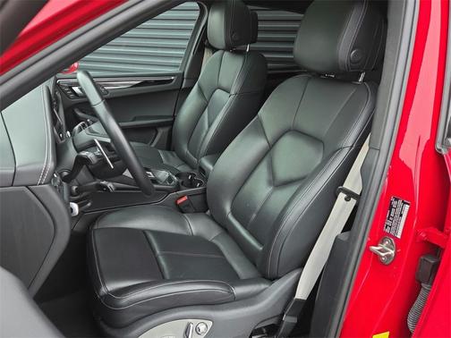 2022 Porsche Macan Base