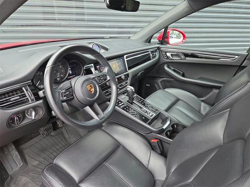 2022 Porsche Macan Base
