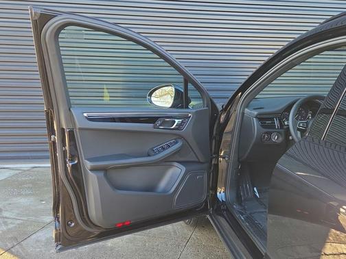 Jet Black Metallic 2026 Porsche Macan