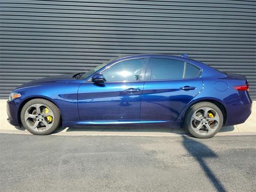 2017 Alfa Romeo Giulia Base