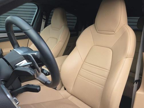 Black Metallic 2023 Porsche Cayenne Platinum Edition