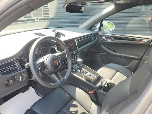 2025 Porsche Macan S