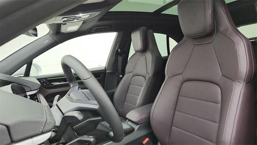 2025 Porsche Macan 4S