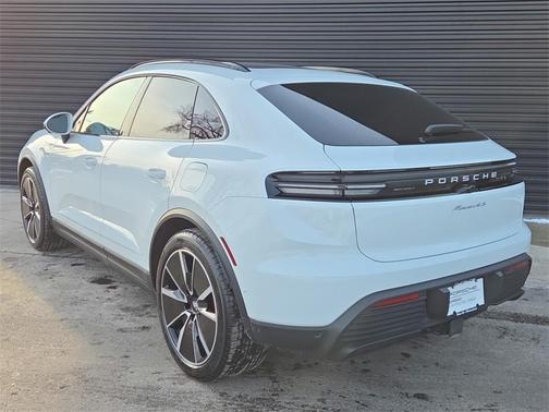 2025 Porsche Macan 4S