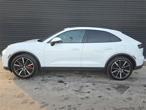 2025 Porsche Macan 4S