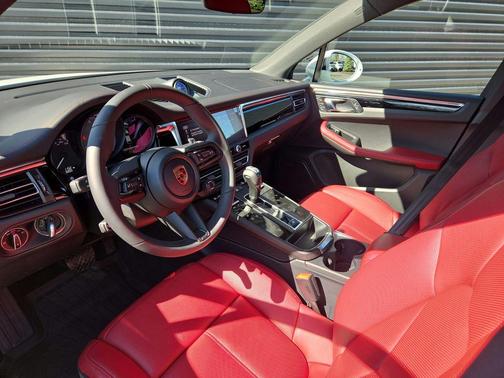 2025 Porsche Macan S