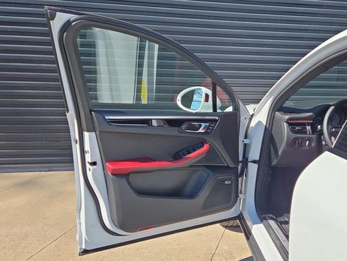 2025 Porsche Macan S