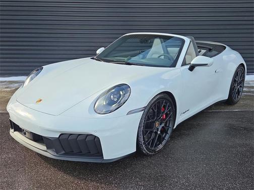 2025 Porsche 911 Carrera 4 GTS