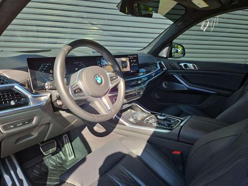 Bay Blue 2025 BMW X7 M60i