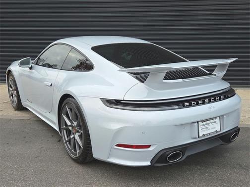 2025 Porsche 911 Carrera