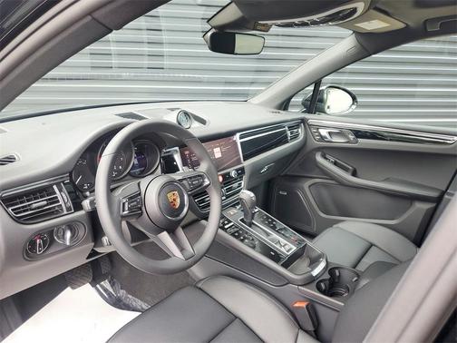 2025 Porsche Macan T