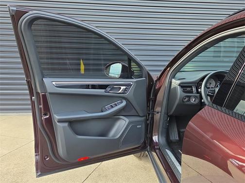 2023 Porsche Macan S