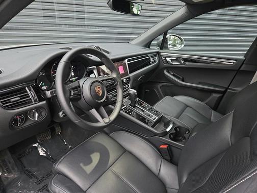 2025 Porsche Macan T