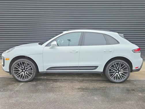 2022 Porsche Macan Base
