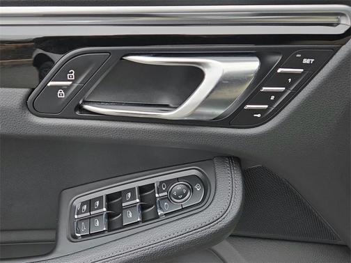 2022 Porsche Macan Base