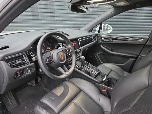 2022 Porsche Macan Base